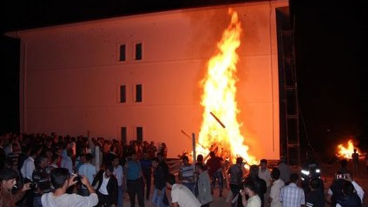 Mudurnu'da bayrak provokasyonu