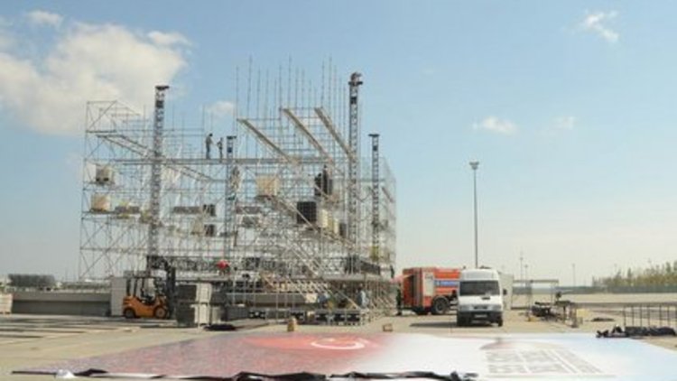 Yenikapı mitingi için hazırlıklar sürüyor 