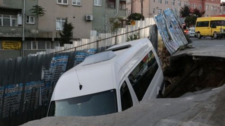 Kağıthane&#039;de göçük meydana geldi 