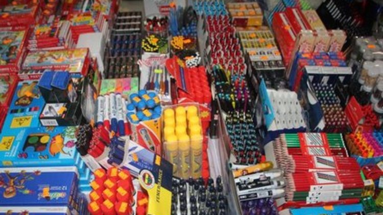 Kırtasiye ürünleri cıvıl cıvıllar ama...