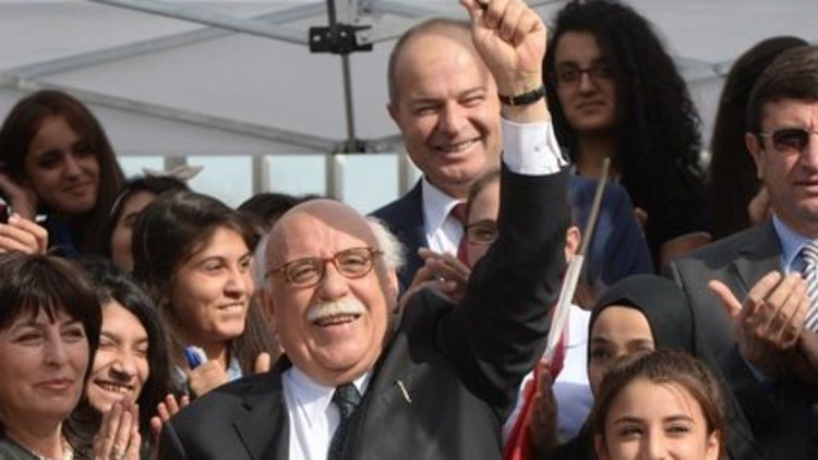 İlk ders zilini bakan çaldı