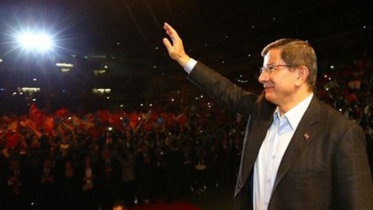 Davutoğlu gurbetçilere seslendi: Suriyeli mültecilere kapınızı açın