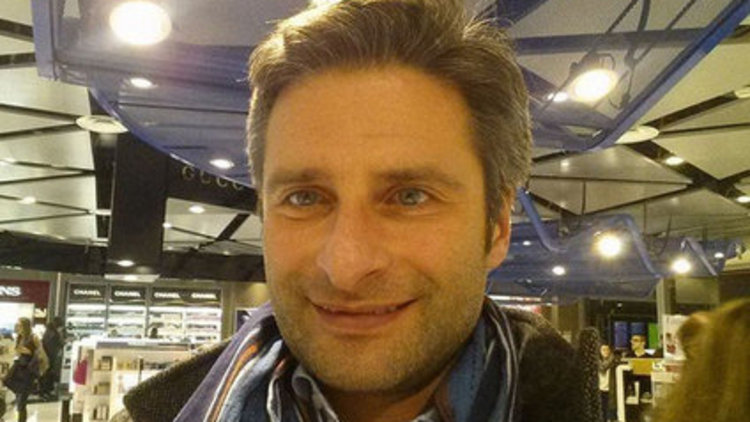 Rahip eşcinsel olduğunu açıkladı, görevine son verildi