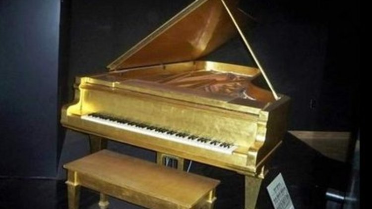 Elvis Presley'e ait "altın piyano" satışa sunulacak