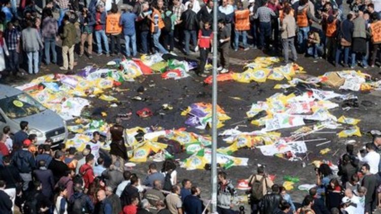 Ankara'da barış mitingi öncesi 2 patlama