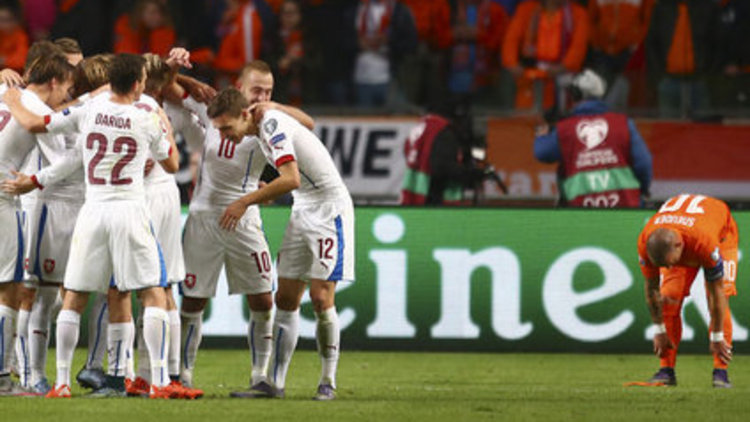 Hollanda evinde Çek Cumhuriyeti'ne yenildi