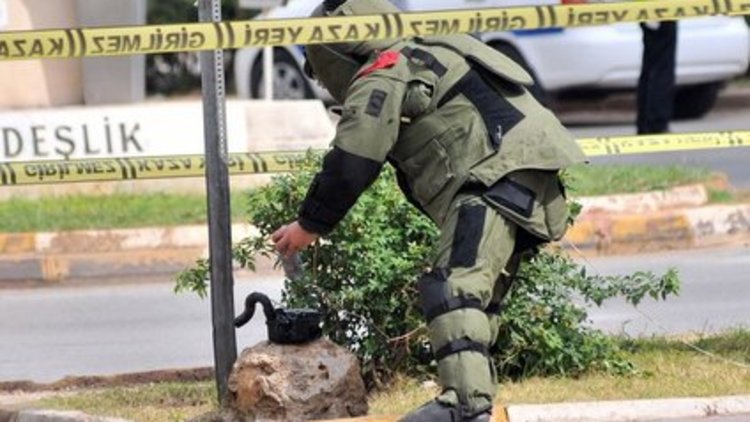 Aynı yerde şüpheli çanta paniği