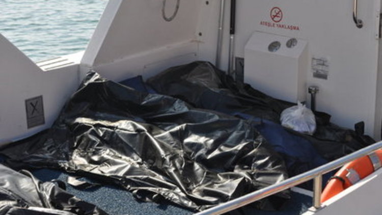 Ege'de mülteci teknesi battı
