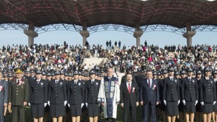 957 polis diploma aldı