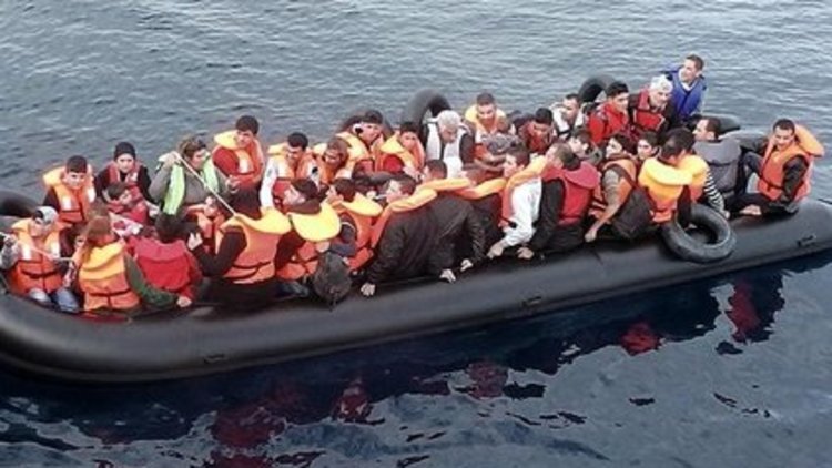 Mülteci teknesi battı: 12 ölü