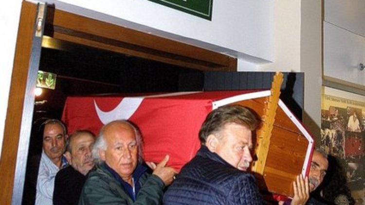 Memduh Ün için tören yapıldı