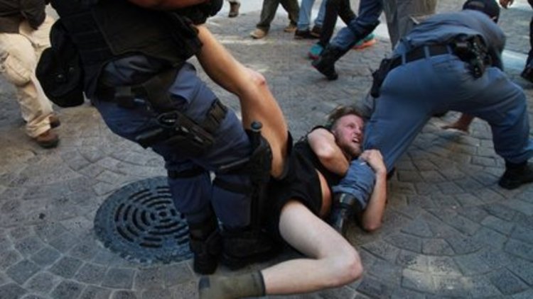 Güney Afrika'da öğrenci isyanı