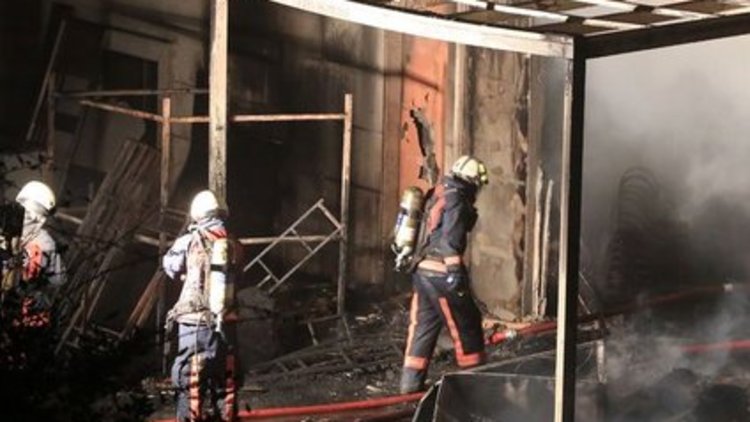 Spotçular çarşısı yandı