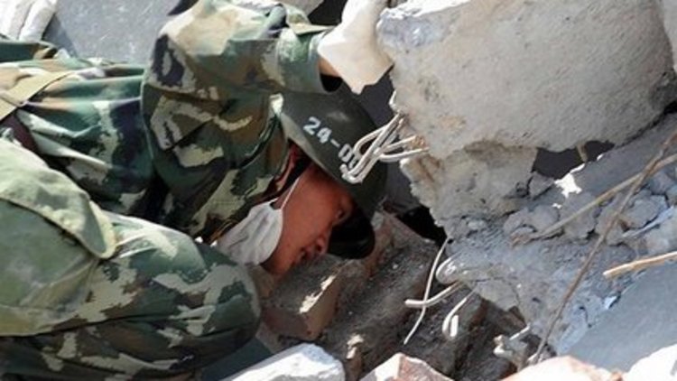 Çin'de bina çöktü: 17 ölü