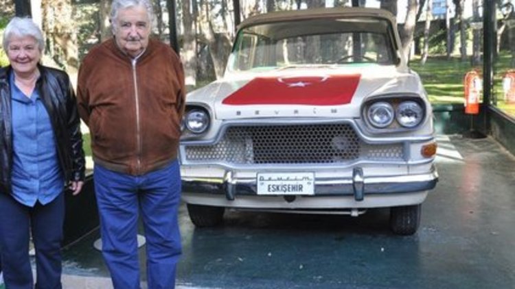 "En yoksul lider" Eskişehir'i gezdi