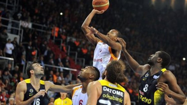 Basketbol derbisinde gülen Galatasaray oldu