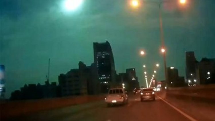 Tayland&#039;a meteor düştü