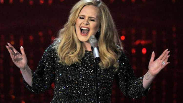 Adele rekordan rekora koşuyor
