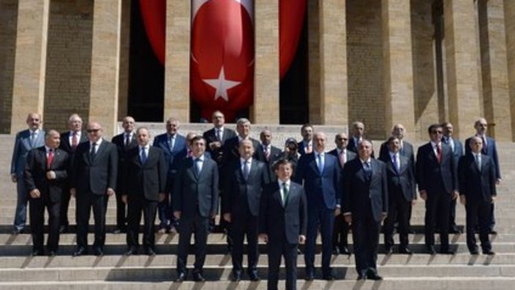 Seçim hükümeti son kez toplanıyor