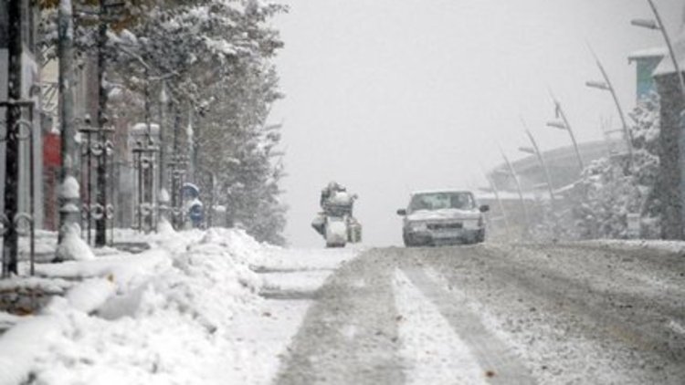 Doğu illeri kara teslim oldu