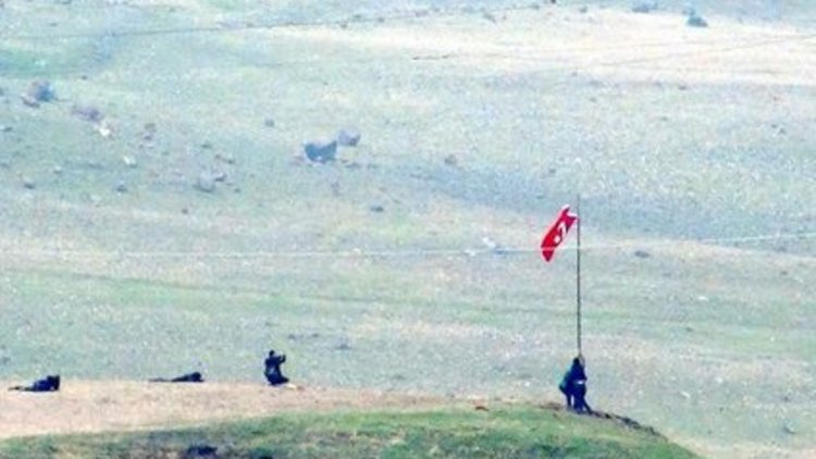 Cizre'de bayrak operasyonu yapıldı