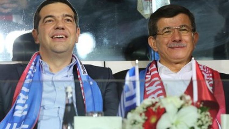 Davutoğlu ve Çipras birlikte maç izledi