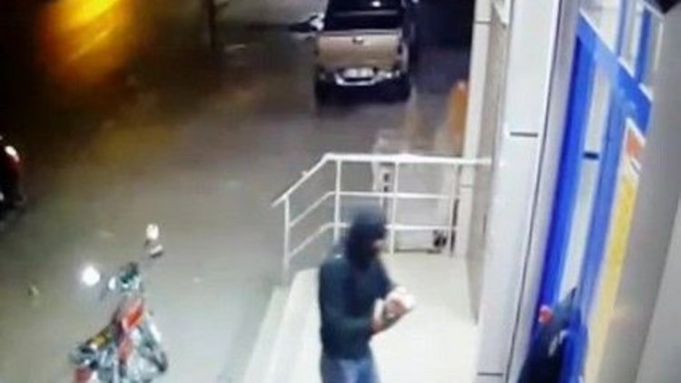 PKK yandaşları markete patlayıcı attı