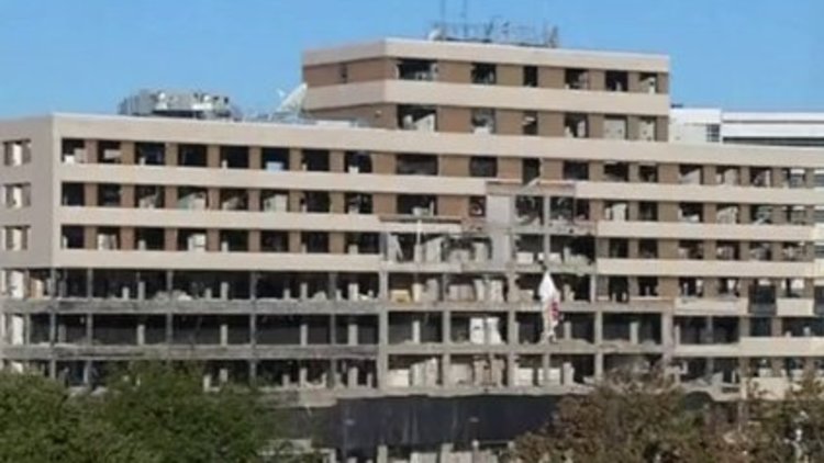 İlk kalp naklini yapan hastane yıkıldı