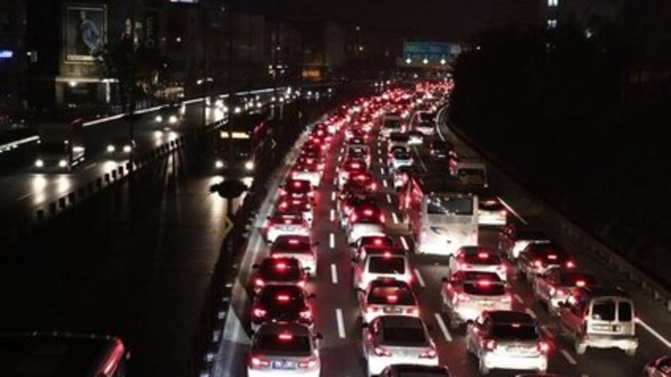 Trafik çilesi ikiye katlandı