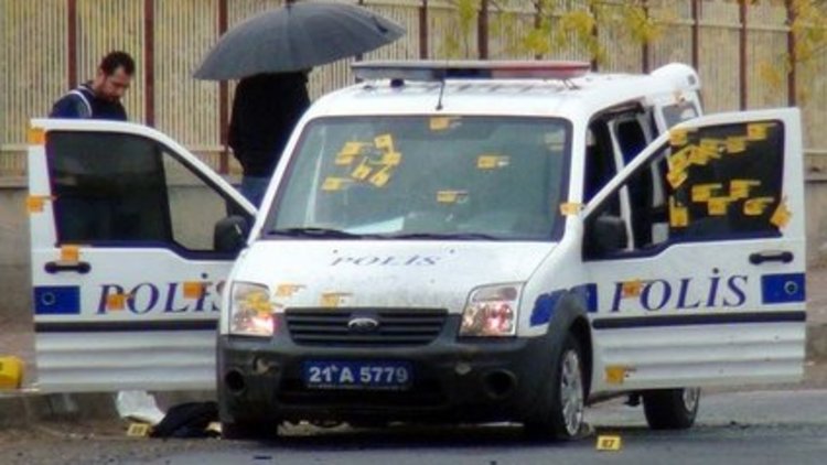 Diyarbakır'da polise silahlı saldırı