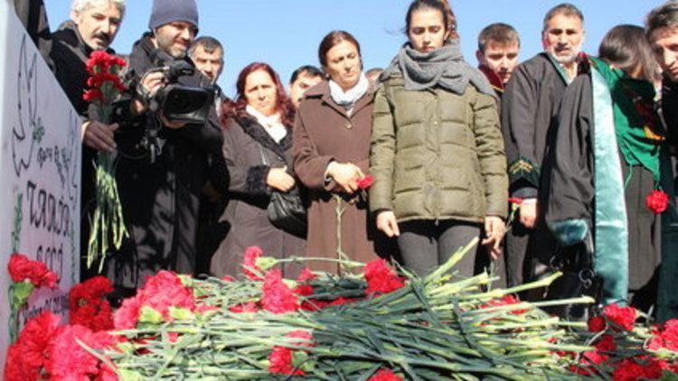 Tahir Elçi mezarında anıldı