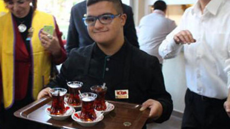 Bu kafe diğerlerinden biraz farklı