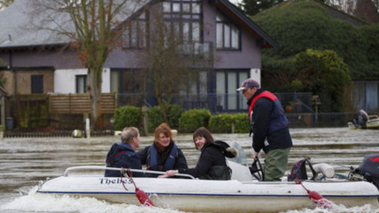 İngiltere sele teslim oldu