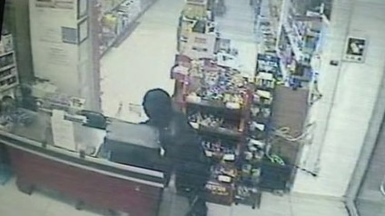 Başkent'te pompali tüfekli soygun kamerada