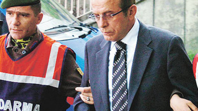 Alaaddin Çakıcı cezaevi müdürü ve memurunu dövdüğü ortaya çıktı