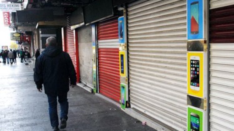 'Hendek' ticareti yuttu, esnaf çaresiz