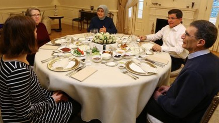 Nobelli Profesör, Profesör Başbakanla