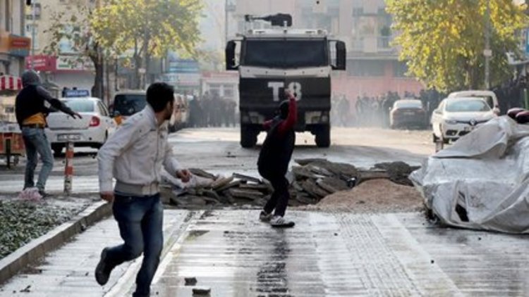 Diyarbakır Sur'da polis müdahalesi: 2 Rus gözaltında