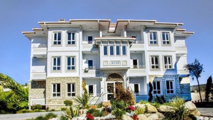 TOKİ'nin Çeşme'de hayata geçirdiği bin 75 konutluk projesi tanıtıldı