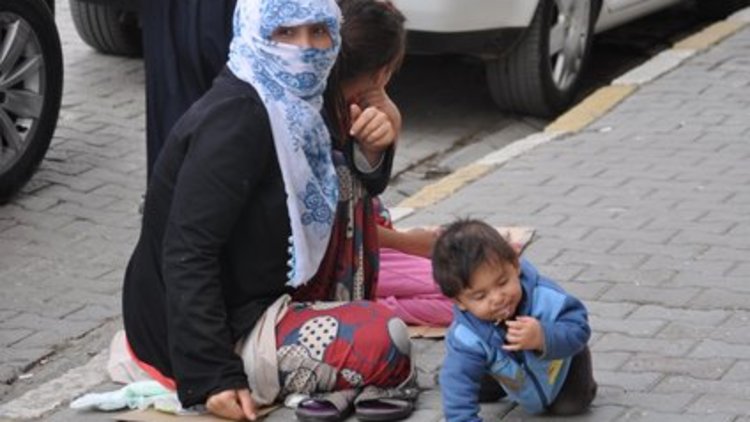 Dilencilerle para verilme mi, verilmemeli mi?