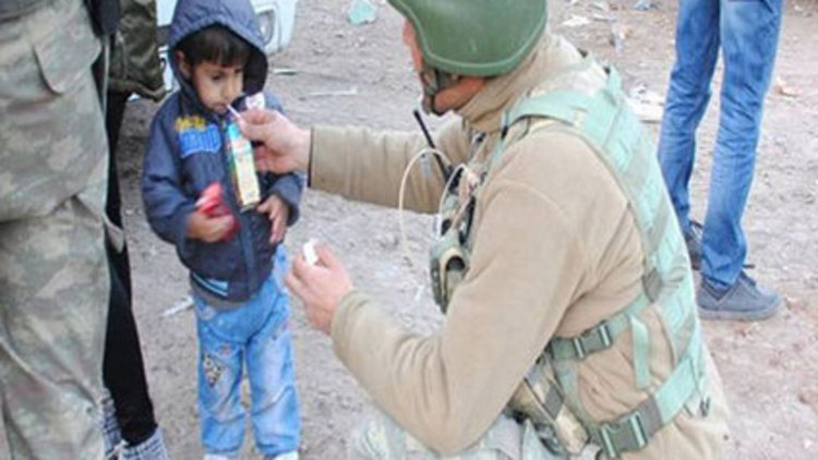 Teröristler kaçarken ilkokulu ateşe verdi