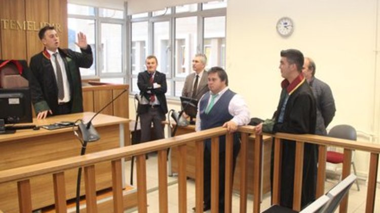 Mahkemede slogan atmak suç mu