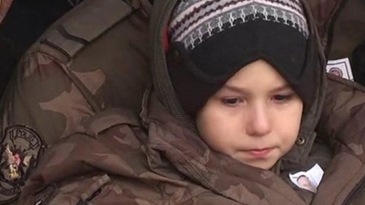 Şehit babasına gözyaşı döktü