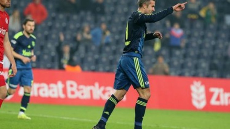 Fener 4, Van Persie 2