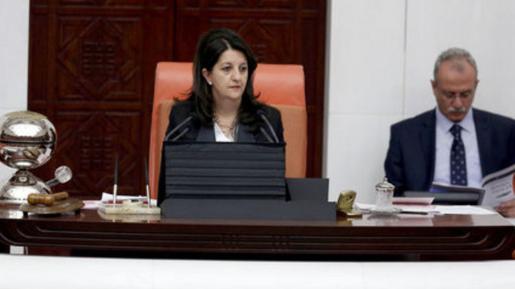 Meclis'te oturuma 2 kez ara verildi