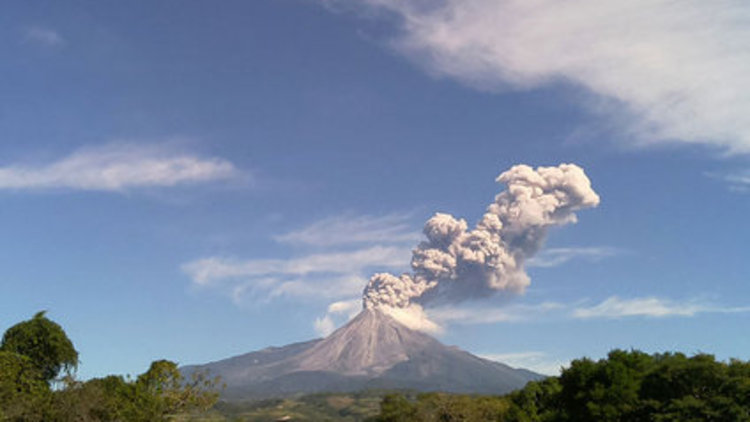 Colima ateş püskürdü