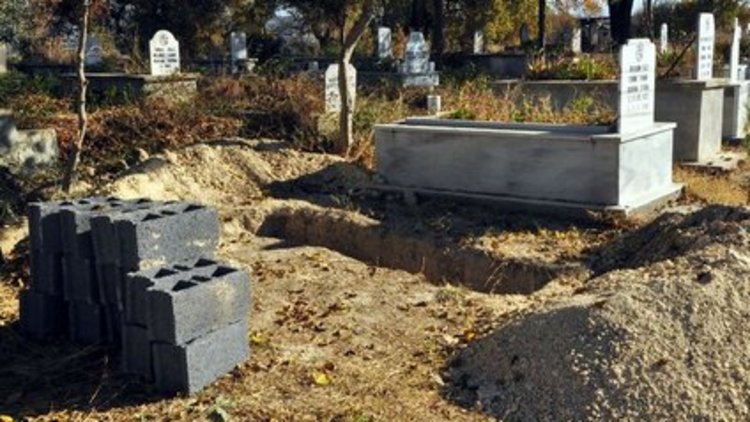 Ölmeden gömüyorlardı!