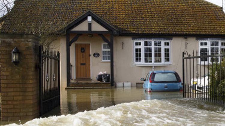 Sular İngiltere&#039;nin kuzeyini yuttu