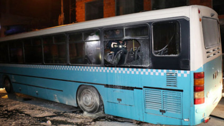 Otobüsü yolcularıyla beraber yakacaklardı