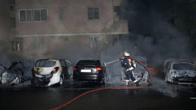 İstanbul'da araçlar kundaklandı